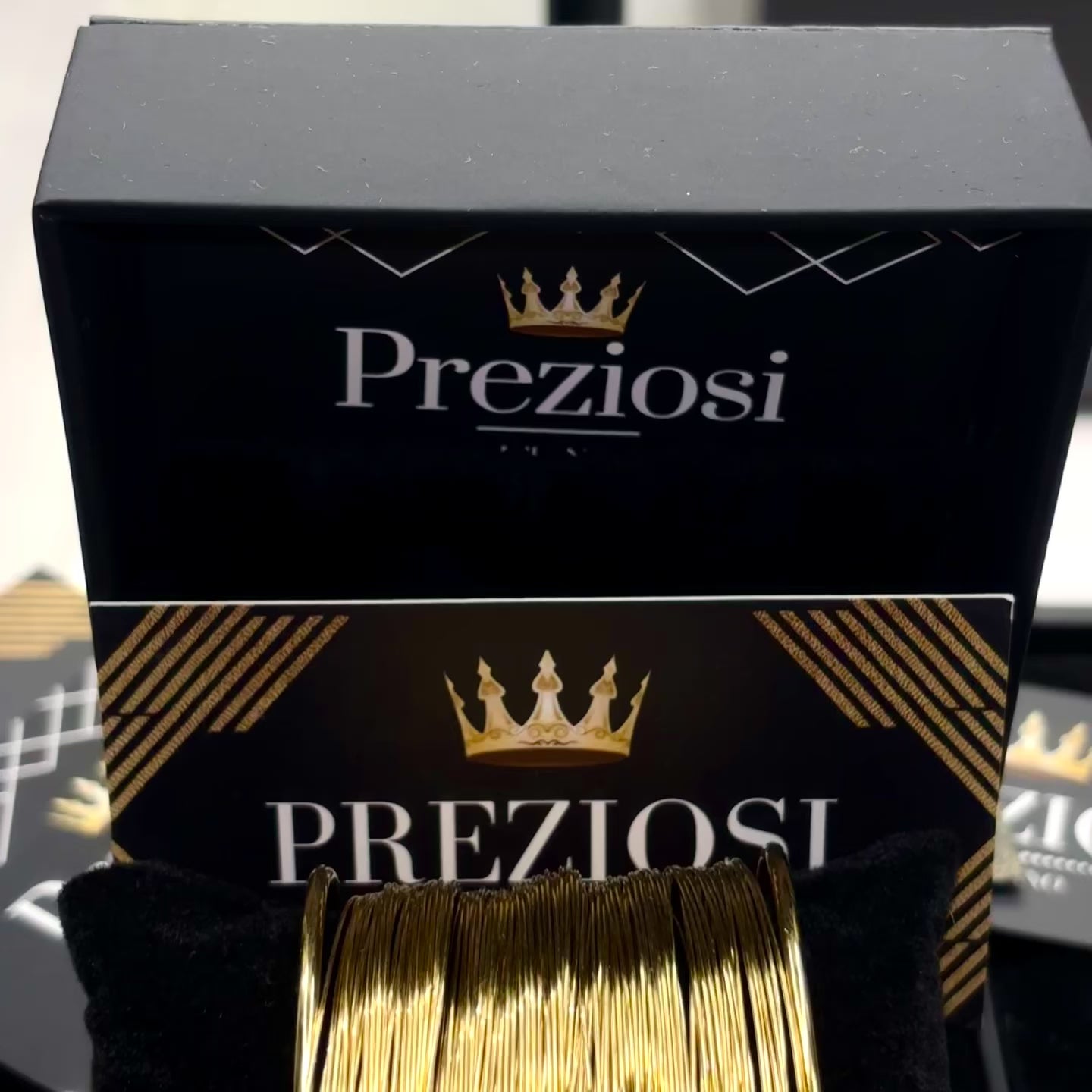 Pulsera de titanio de oro