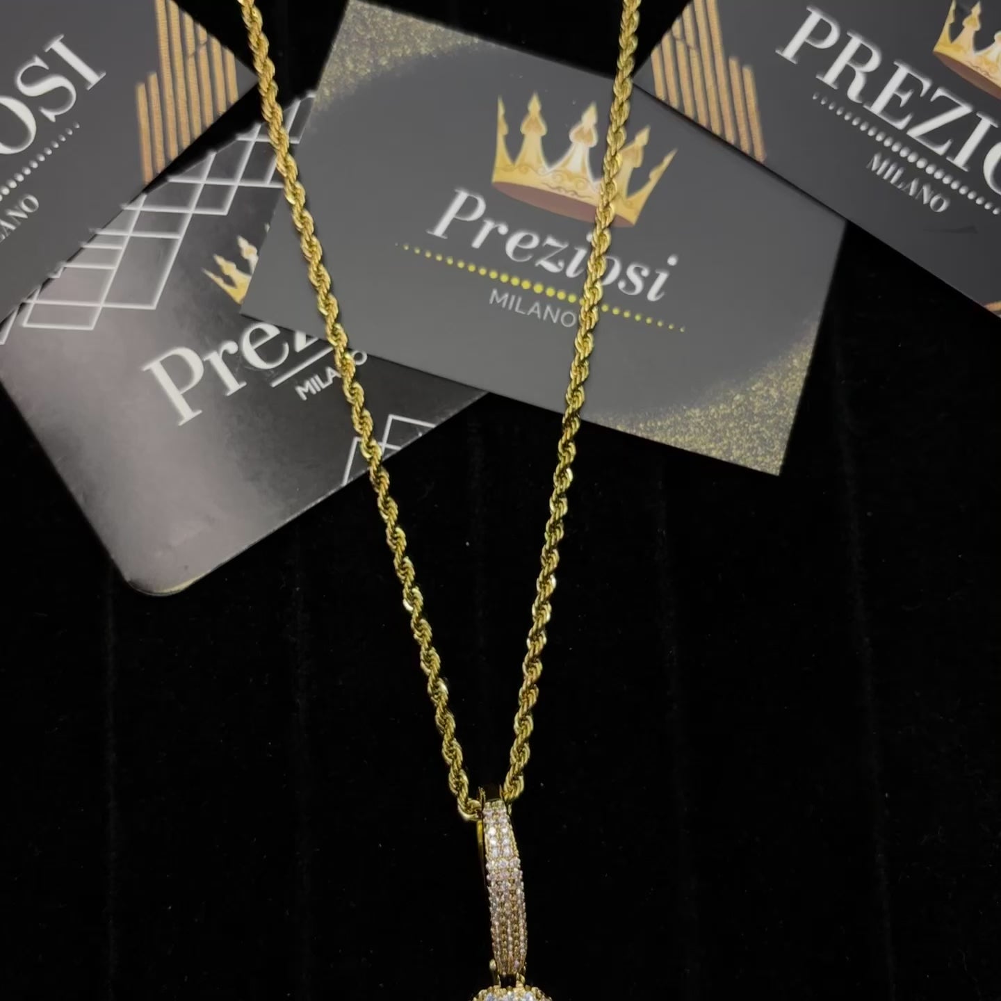 Pendentif croix style doré