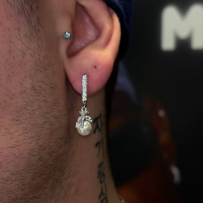Pendientes brillantes de mano perla